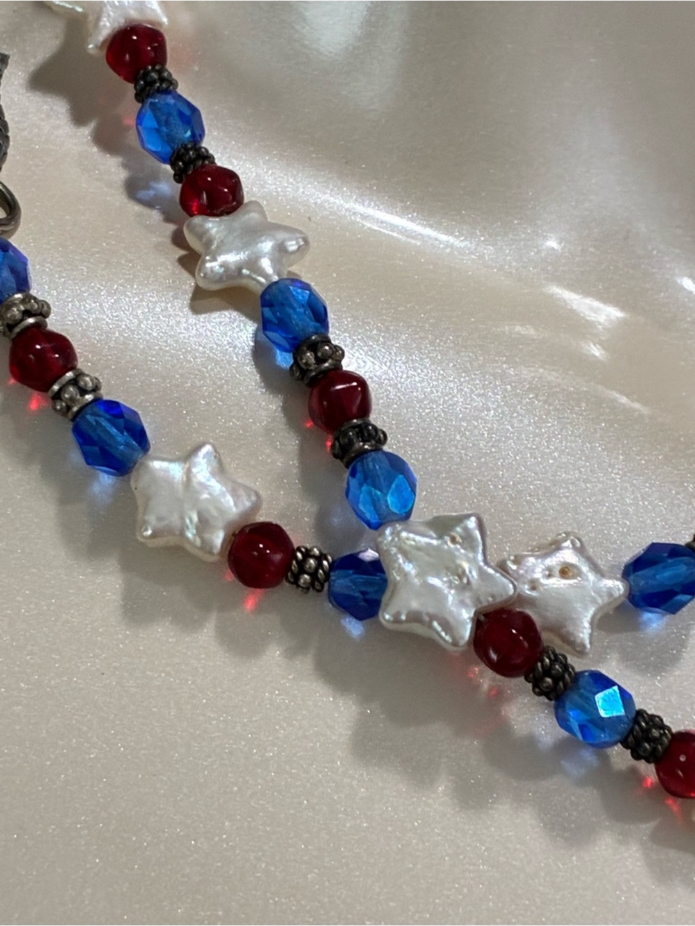 Handmade RD WH BL Austrian Crystal Beaded Star Shaped Baroque Pearl Necklace EUC - Picture 10 of 15